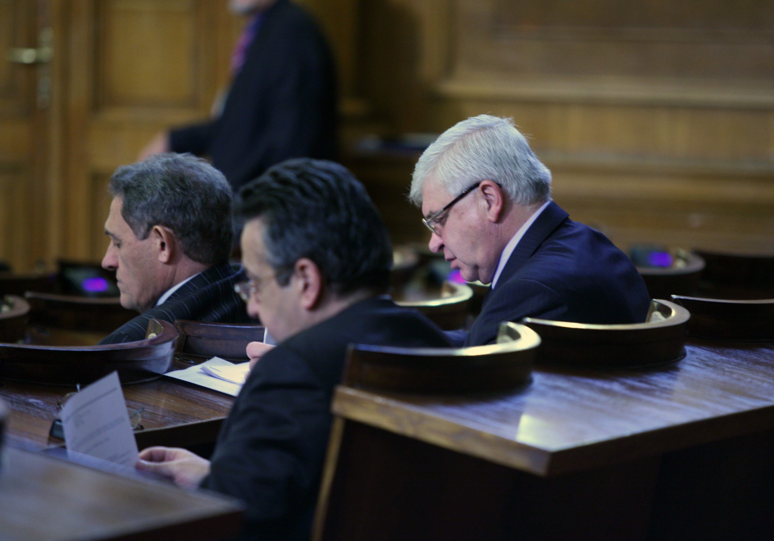 Парламент бюджет Димитър Костов - подуправител на БНБ Кирил Ананиев - зам. мин. на фин.