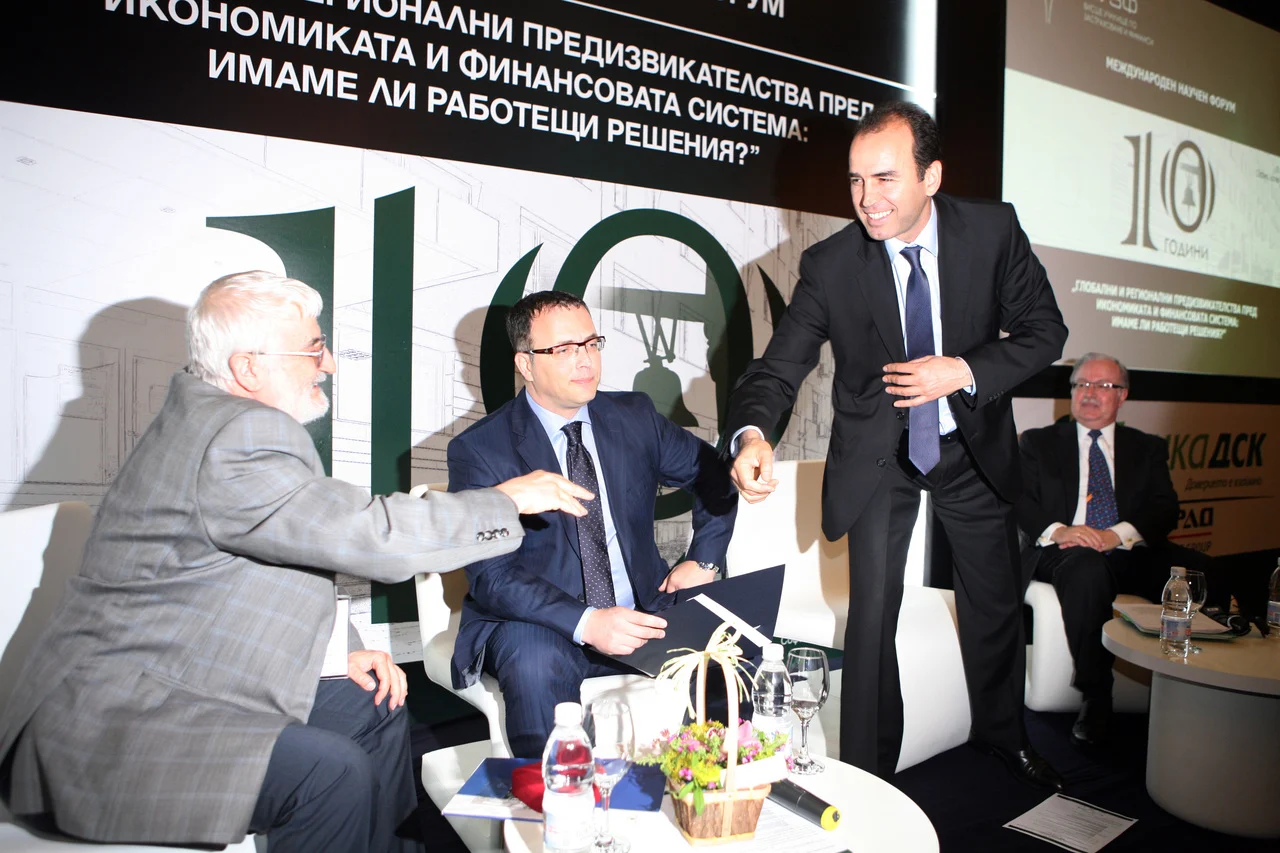 х-л ШератонФорум"Глобални предизвикателства пред икономиката и финансовата система: Имаме ли рваботещи решерия"Валери  Димитров - Сметната палатаСтоян Мавродиев - предс. на КФНИван Искров - управител на БНБ