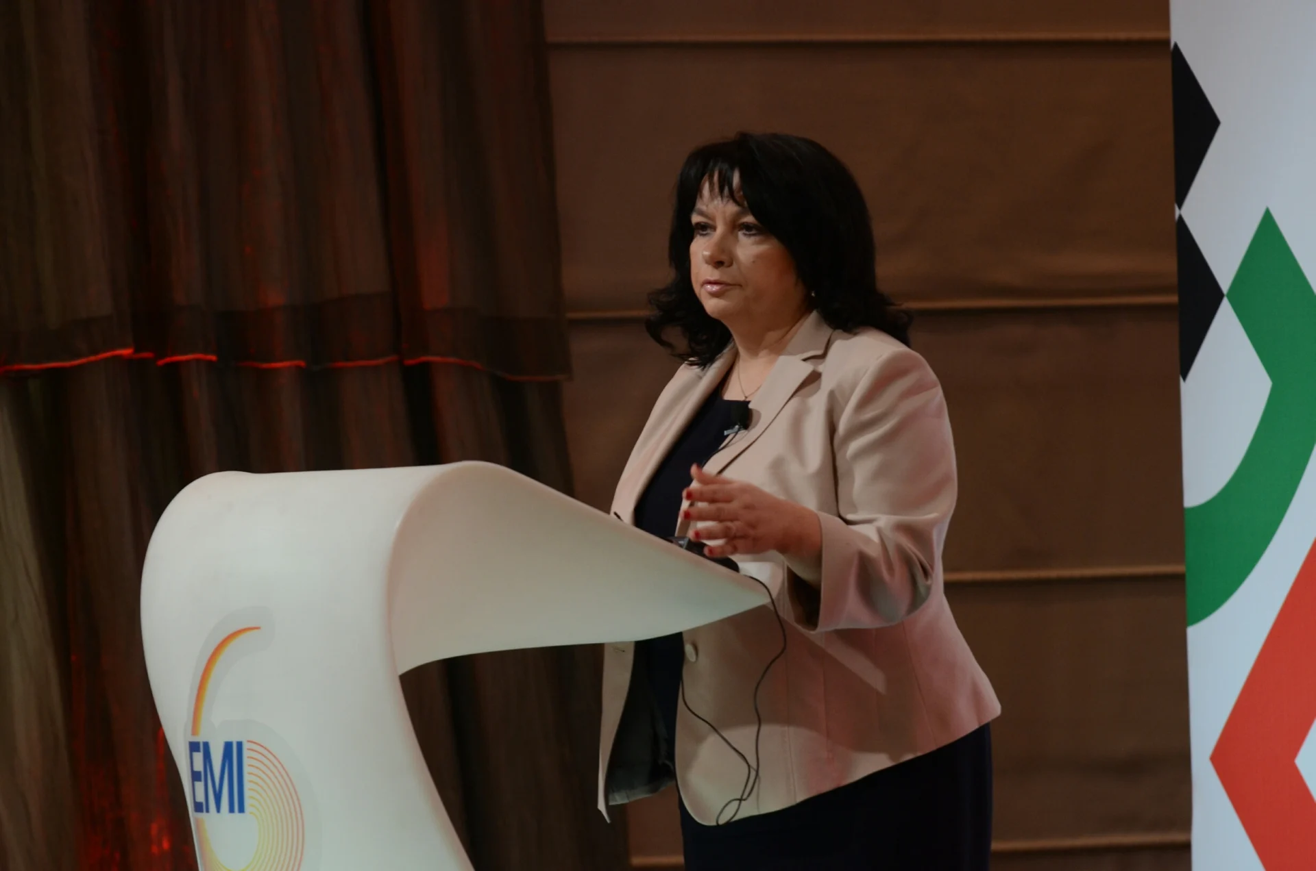 Шератон  Теменужка Петкова  откри конференцията „Ролята на неправителствените организации за подобряване на енергийната политика и нормативната база в областта на енергетиката – предизвикателства пред Югоизточна Европа“