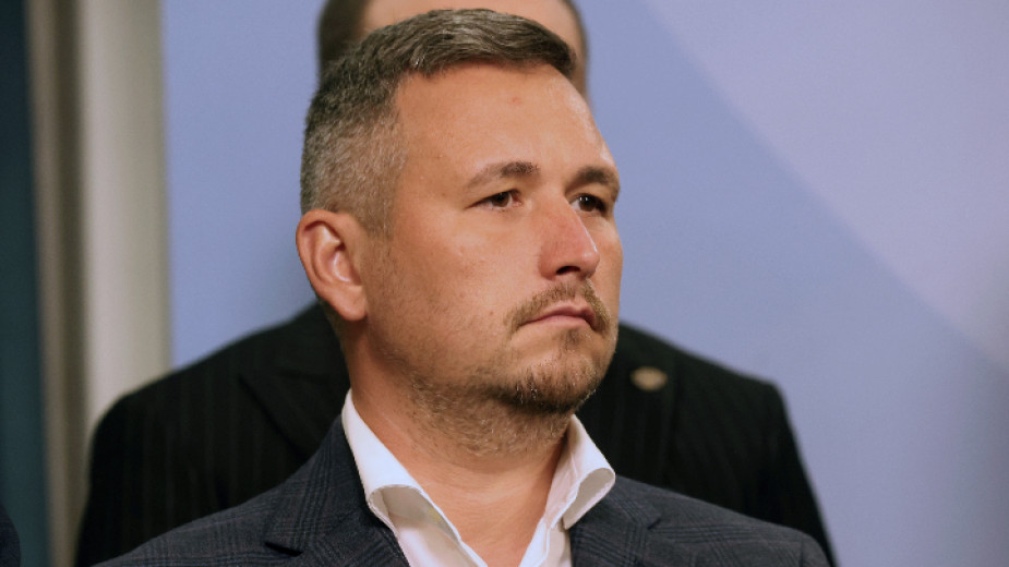 Пеевски знае, че излизането от "Магнитски" минава през премиерски пост, заяви Валентин Тончев