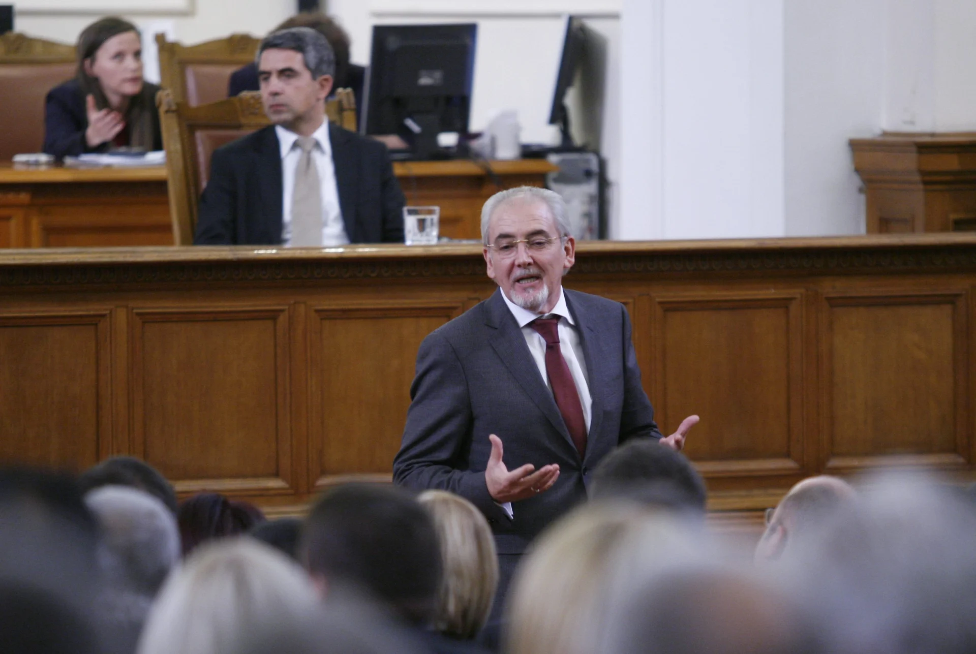 Лютви Местан дирижира работата на депутатите от ДПС