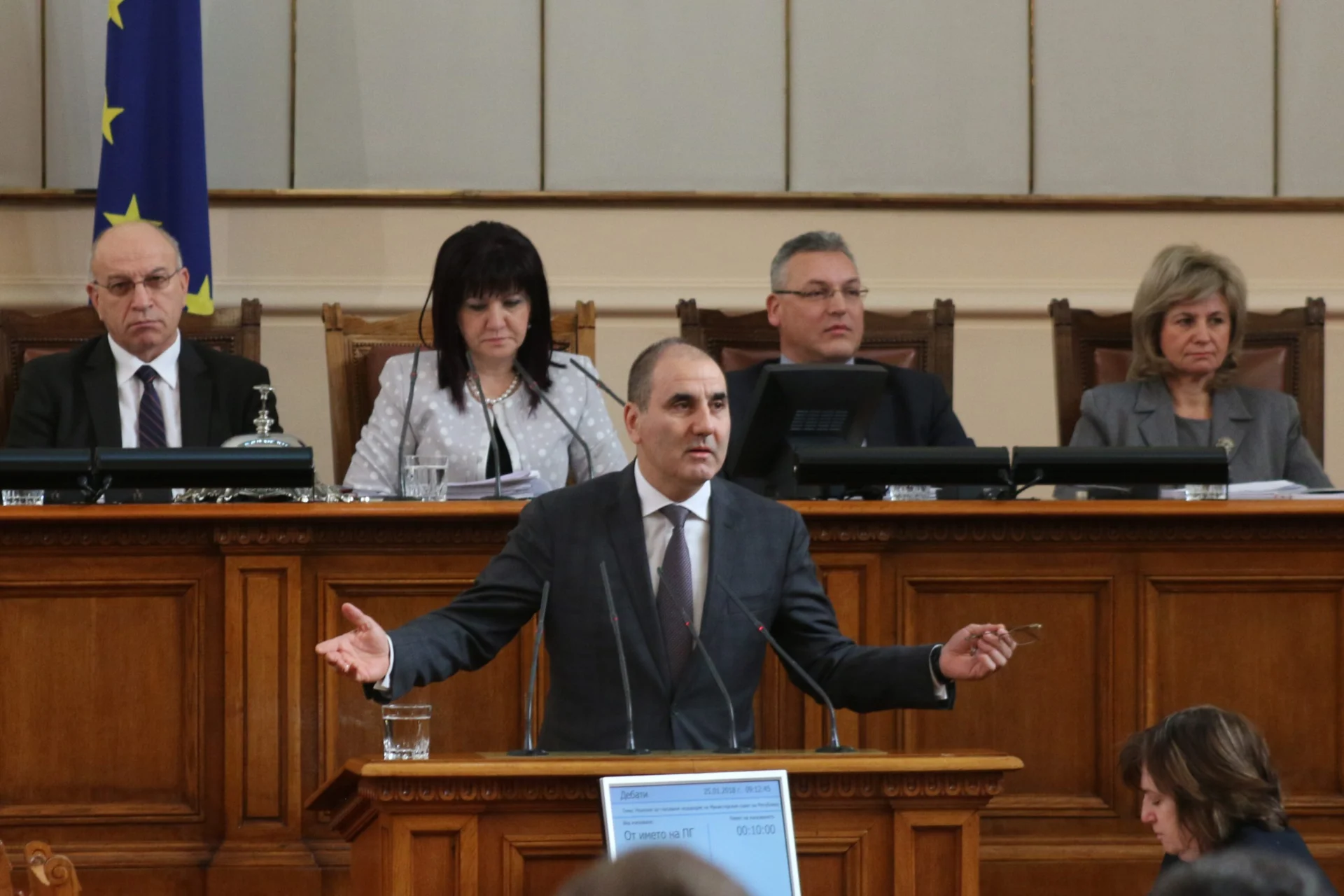 Парламент вот на недоверие Цветан Цветанов