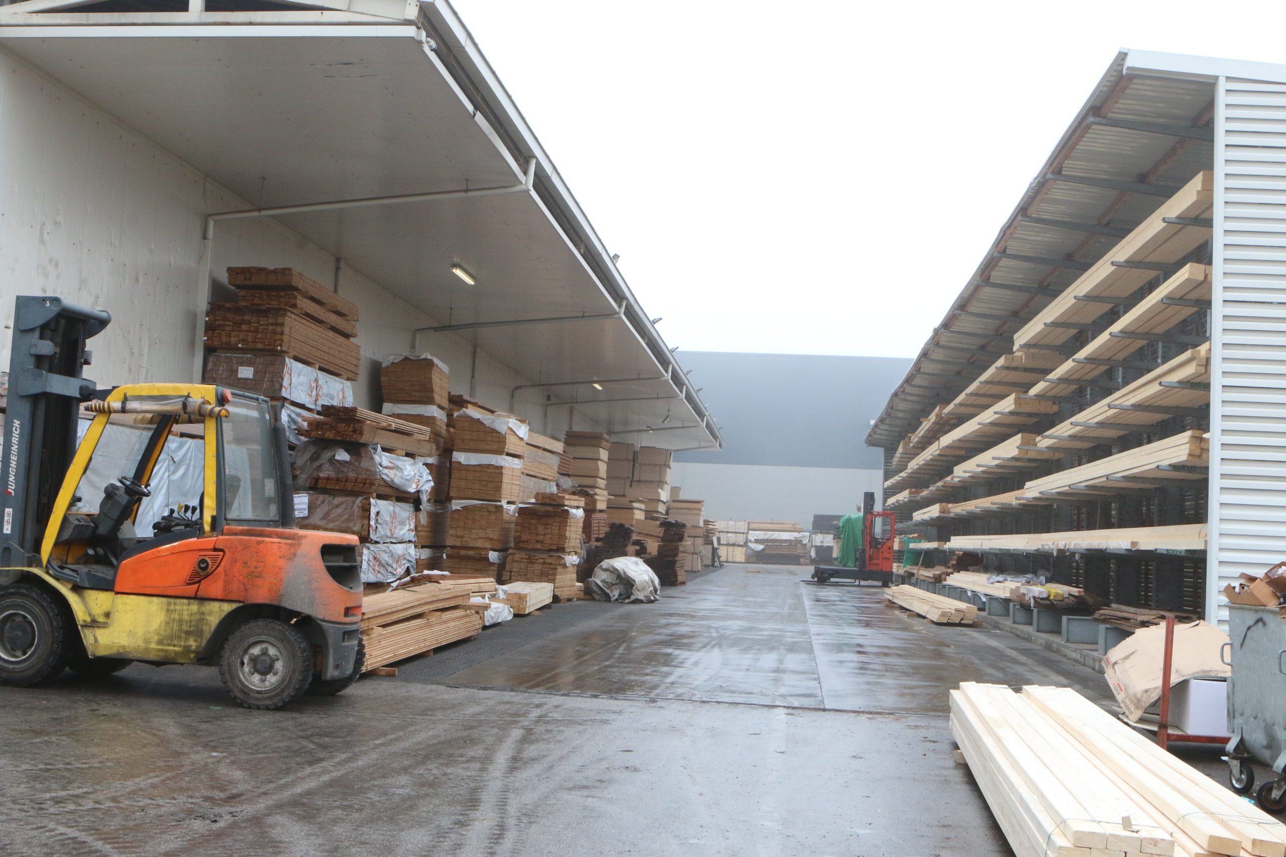 Австрийска фабрика склад мебели дървени плоскости ПДЧ JAF