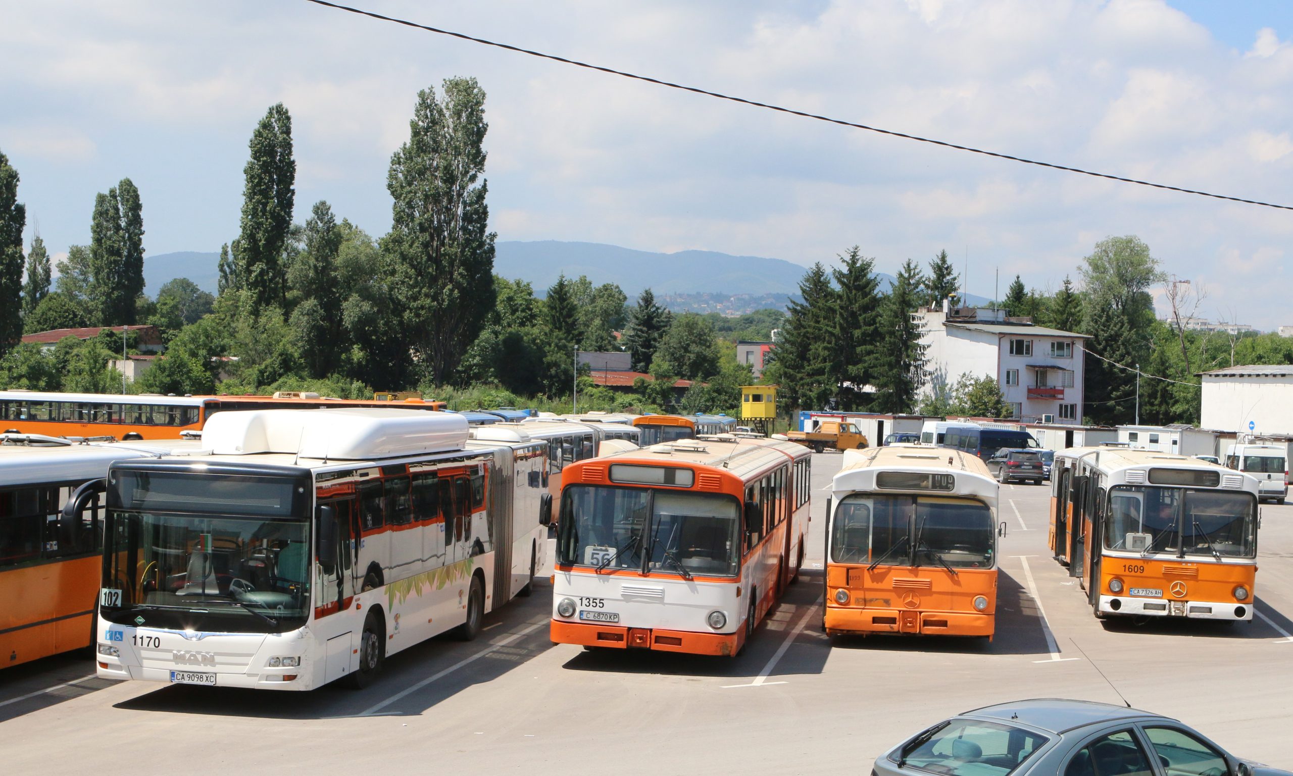 Гараж Земляне автобуси