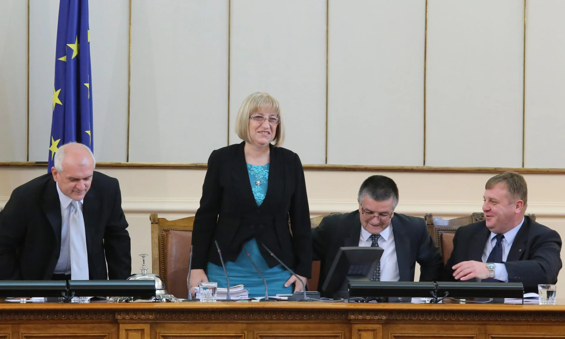 Парламент Димитър Глачев Цецка Цачева председател на Парламента Алиосман Имамов Красимир Каракачанов
