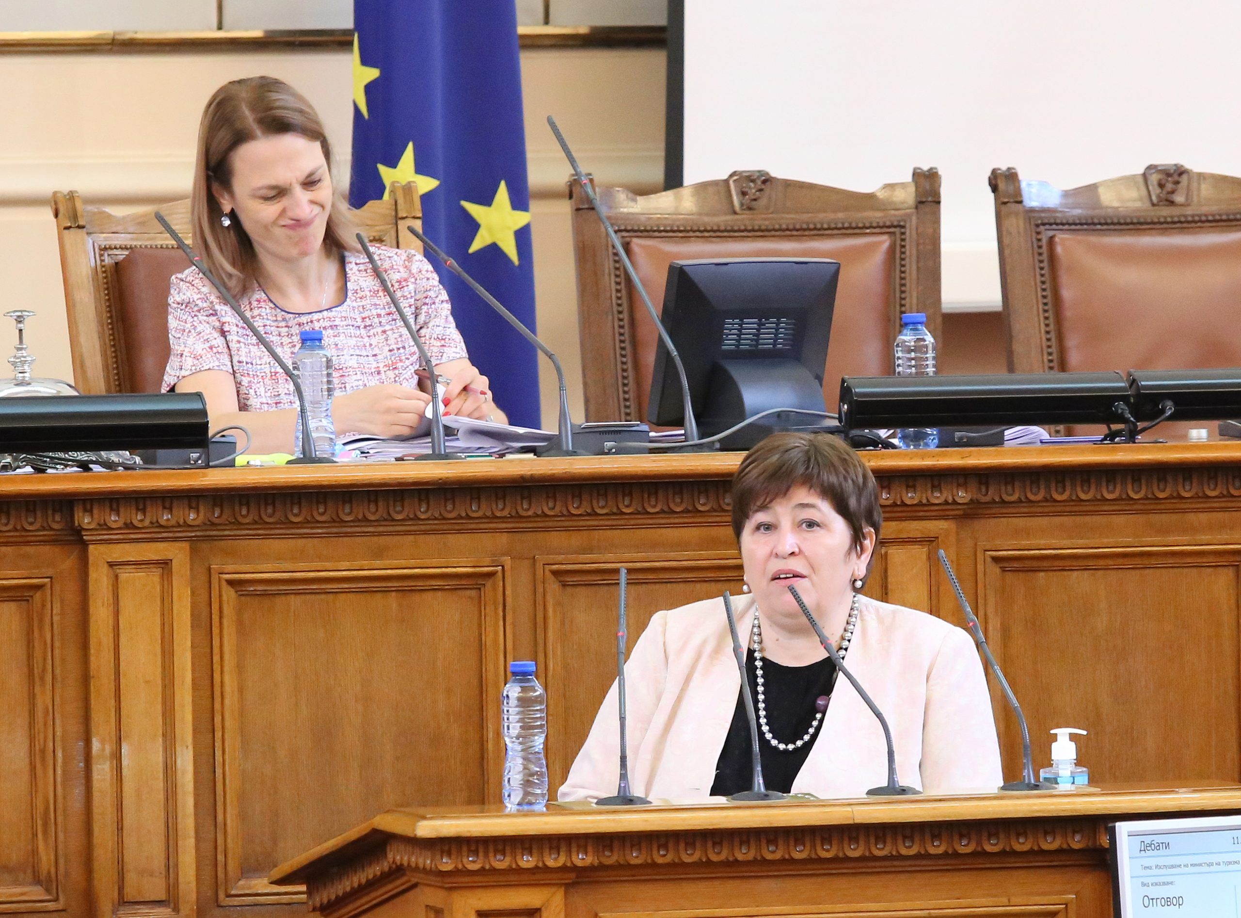 Парламент Ива Митева