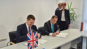 Министърът по въпросите на имиграцията на Великобритания Роберт Дженрик (вляво) и вътрешният министър Калин Стоянов проведоха работна среща и подписаха на "Изявление за засилено сътрудничество" в борбата срещу нелегалната миграция.