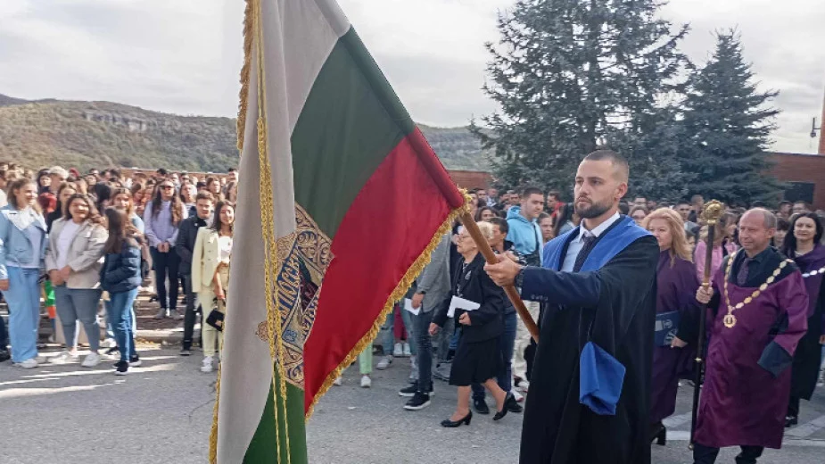Рекорден прием на студенти във ВТУ "Св. св. Кирил и Методий", начало на новата учебна година, академична година