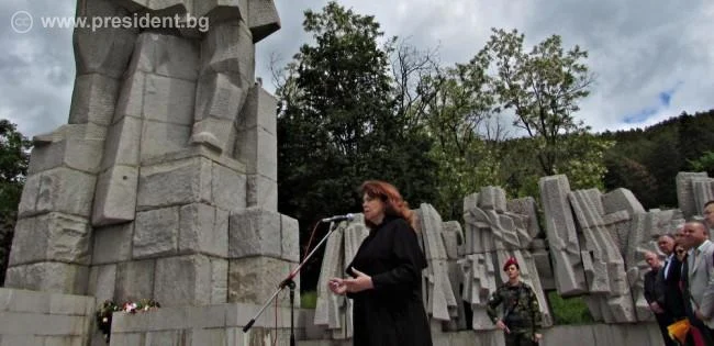Илияна Йотова