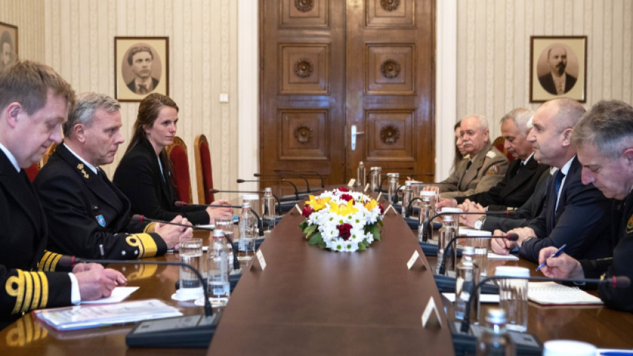 Президентът Румен Радев на среща с председателя на Военния комитет на НАТО адмирал Роб Бауер