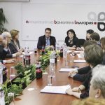 Членовете на УС на Асоциацията на банките обмислят как да устоят на правителствения натиск за лихвите и таксите по кредитите.