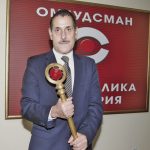 Константин Пенчев вдигна заплашително омбудсманския жезъл.