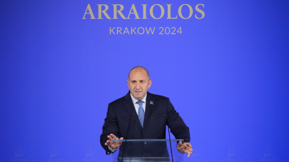 Връщането на мира и сигурността в Европа е първостепенен приоритет, защото само така ЕС може да изпълнява основната си мисия за осигуряване на стабилност и просперитет на гражданите си. Това заяви президентът Румен Радев в изказването си след участие в 19-ата среща на държавните глави от групата "Арайолуш", която се състоя в град Краков