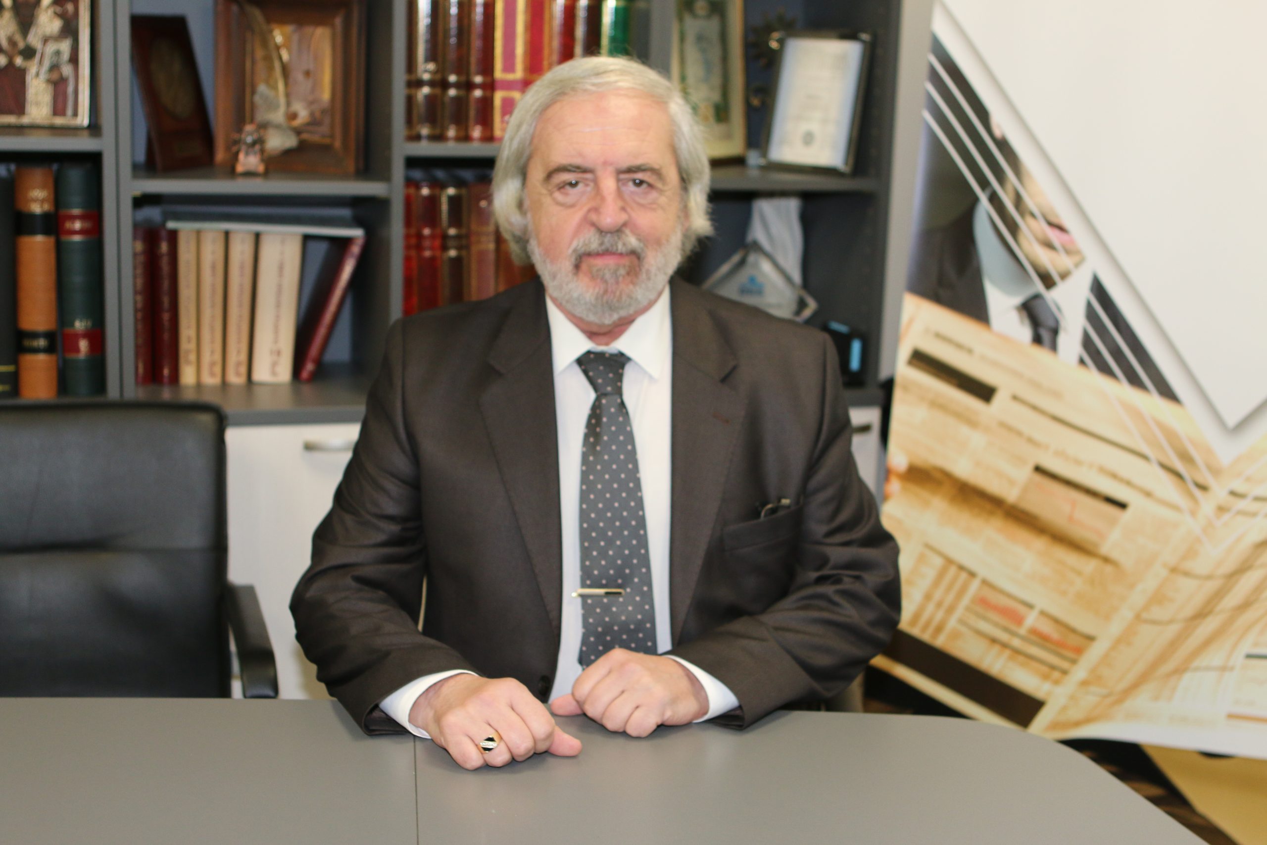 Лъчезар Аврамов