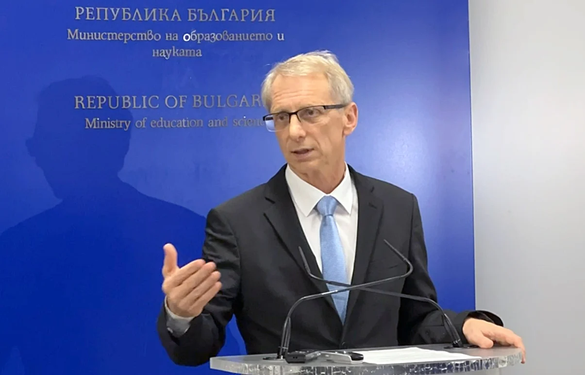 Николай Денков