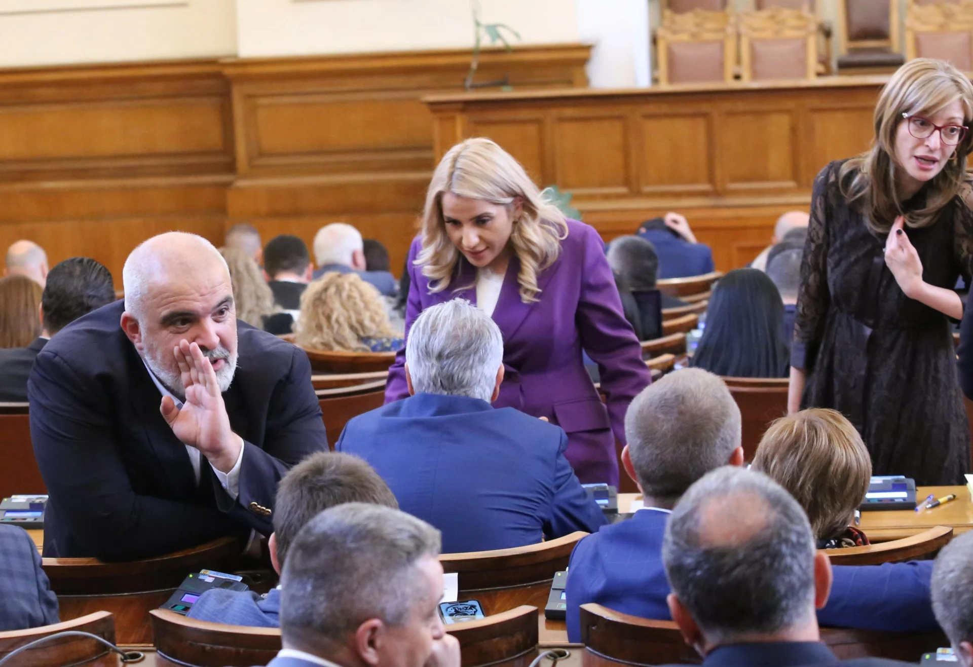 Парламент Маноил Манов