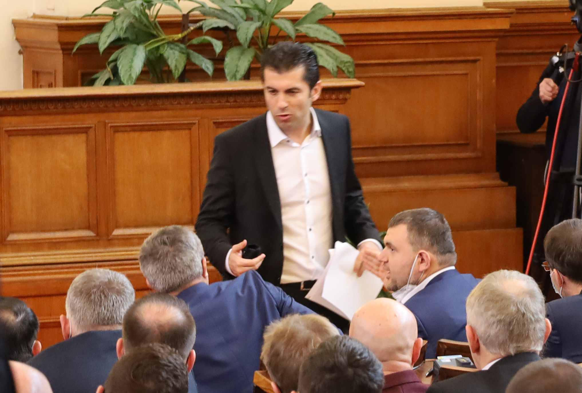 Парламент Кирил Петков