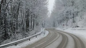 зима планина път сняг