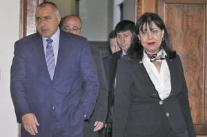 Премиерът Бойко Борисов чака Елеонора Николова да убеди някого в ползата от БОРКОР.