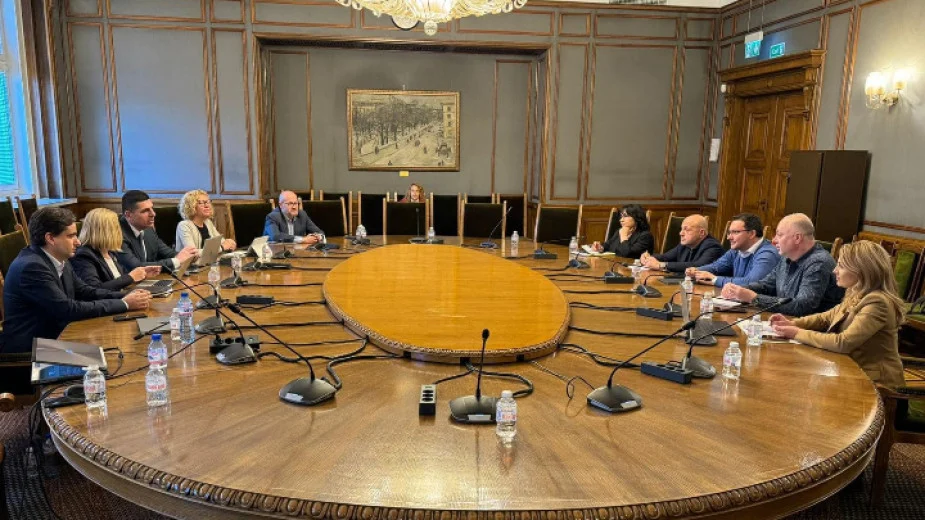 ГЕРБ-СДС продължава с преговорите в търсена на мнозинство за редовен кабинет