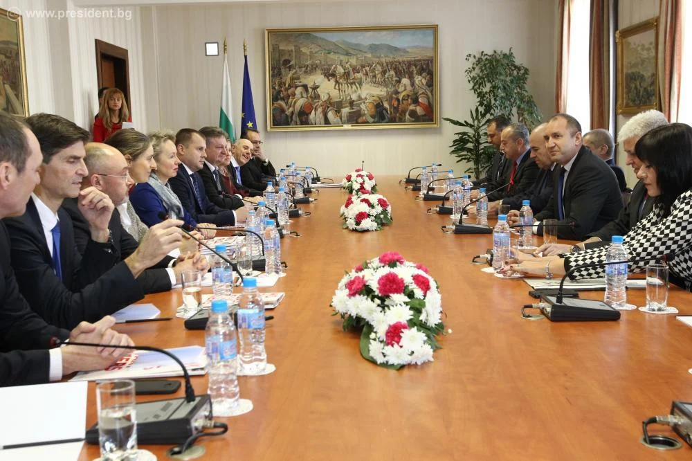 Румен Радев австрийски фирми