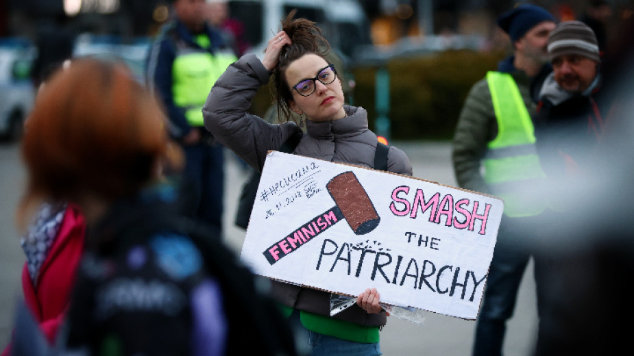 Шествие за правата на жените се провежда в София