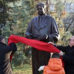Откриха паметник на Благовест Сендов пред Факултета по математика и информатика на СУ