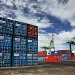Контейнери на търговско морско пристанище