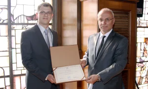 БНБ - управителят на БНБ Димитър Радев връчи удостоверения на победителите в конкурса за стипендианти на БНБ за 2016 година: Огнян Митков Митев – обучаващ се за придобиване на образователно-научна степен „доктор“ в университетa „Паисий Хилендарски”
