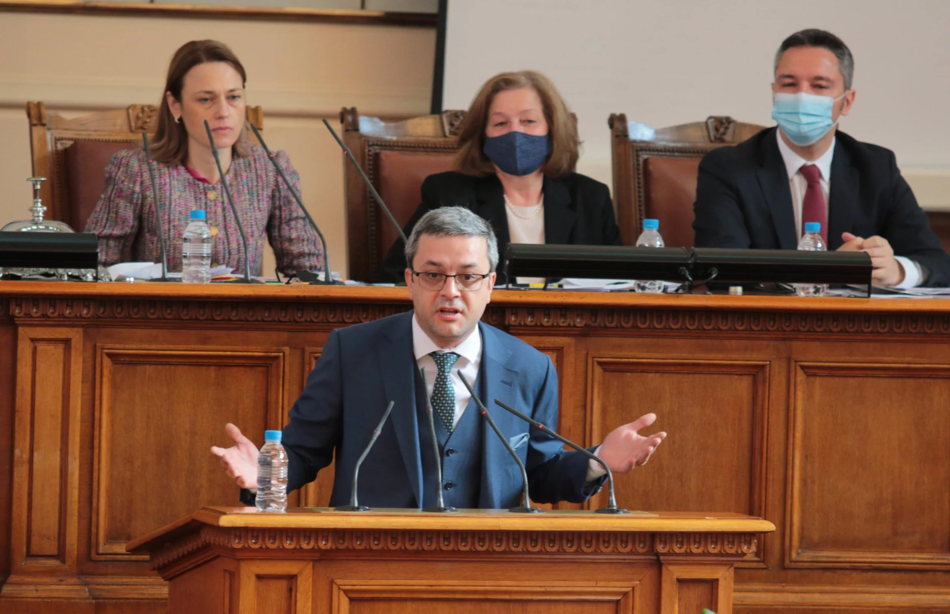 Парламент Тома Биков