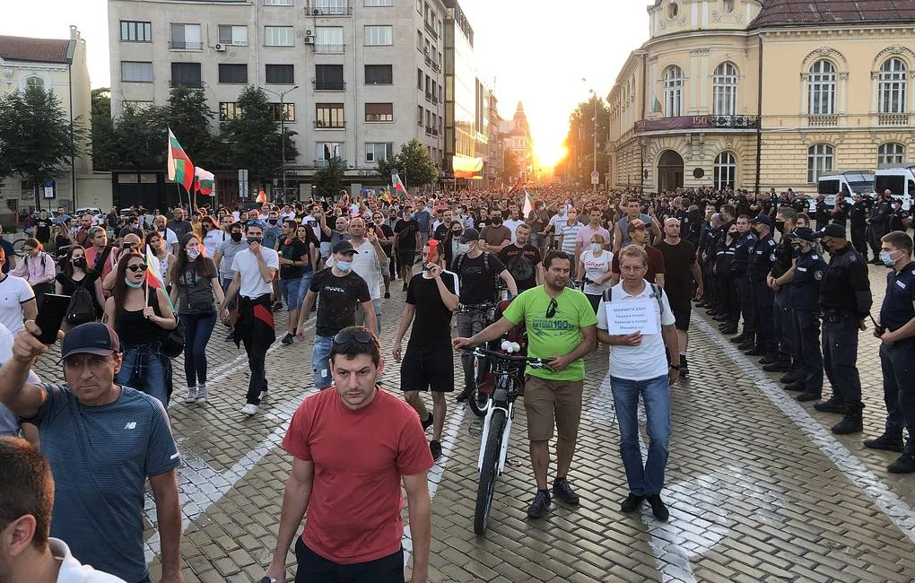 протести
