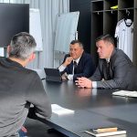 Министърът на икономиката и индустрията Никола Стоянов разговаря с мениджърите в централата на германската компания „Адидас“.