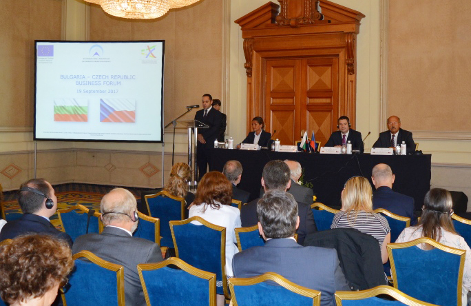 министърът на икономиката Емил Караниколов и министърът на търговията в Министерството на промишлеността и търговията в Чешката република г-н Иржи Хавличек откриха и българо–чешки бизнес форум