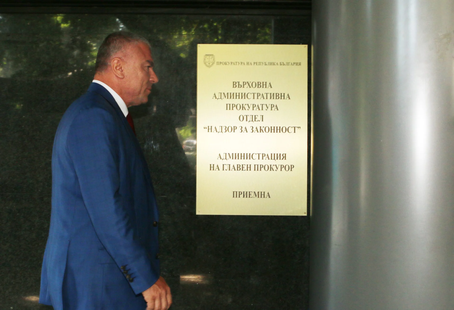 Прокуратурата привлече като обвиняем за изнудване депутатът и лидер на партия „Воля” Веселин Марешки....