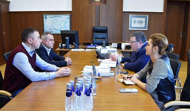 цацаров и надзиратели