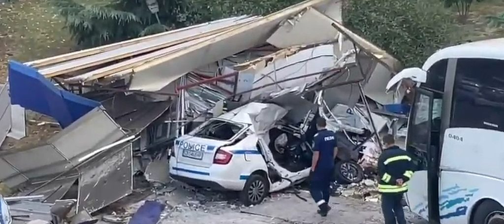 Гавра със загиналите двама бургаски полицаи: условна присъда за сириеца-убиец! 3 Автобус с мигранти катастрофа Бургас