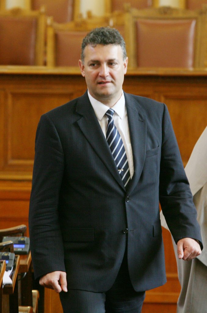 Валентин Николов