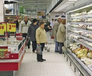 В спора между държавата и търговските вериги май ще го отнесат клиентите.