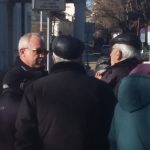 Антон Тодоров се срещна с протестиращи пенсионери пред парламента