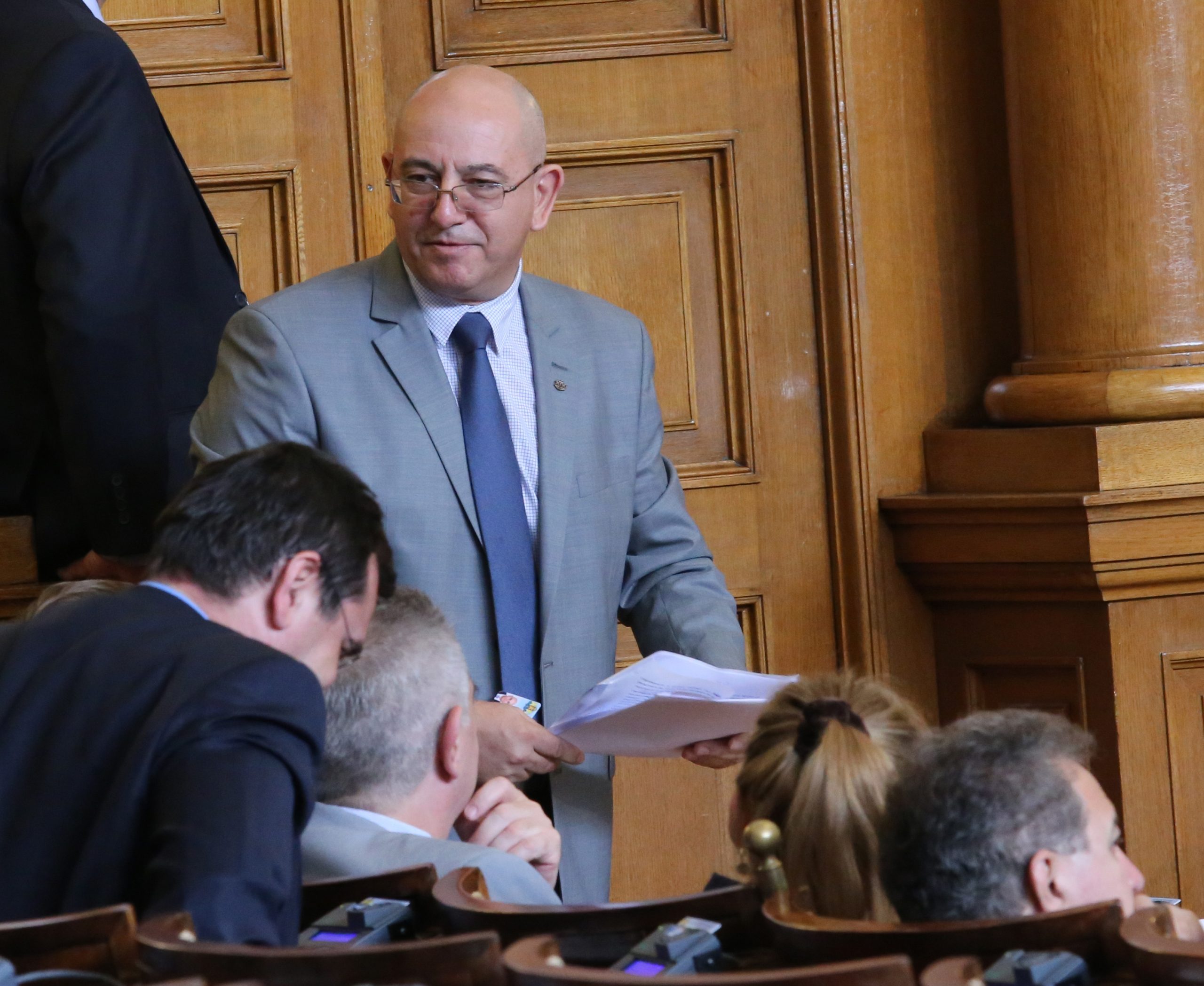 Парламент Емил Димитров