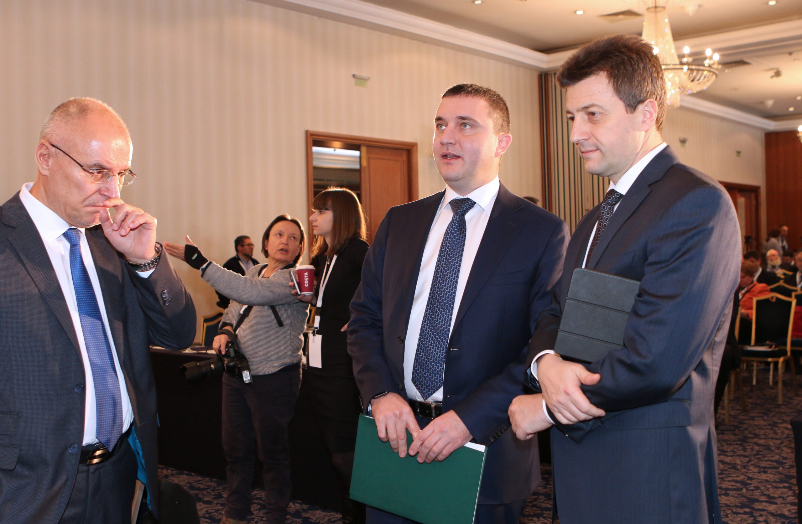 Десета среща на бизнеса с правителството Димитър Радев - управител на БНБ Владислав Горанов - министър на финансите Петър Андронов - председател АББ