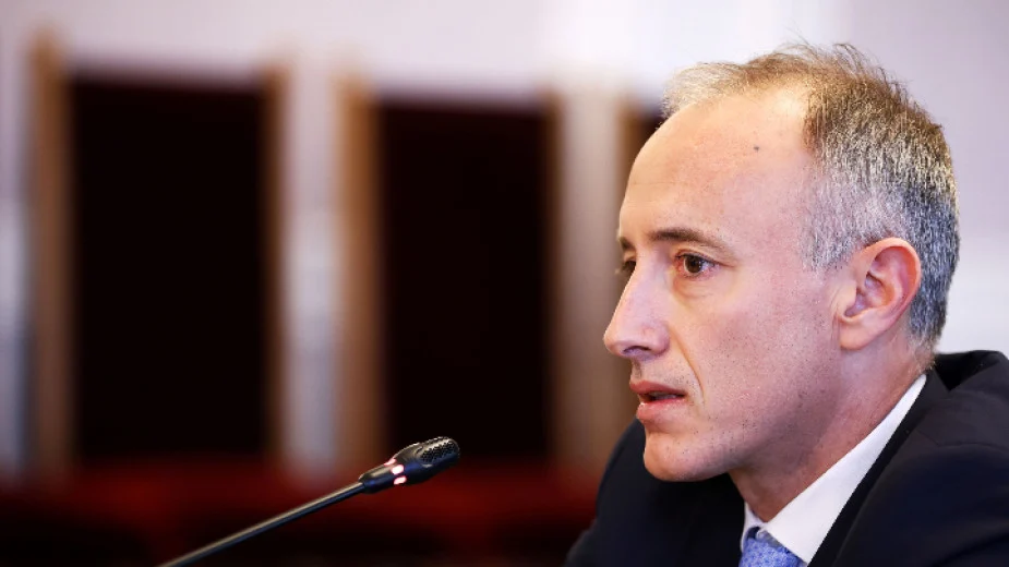 Училищата ще подготвят учениците за въвеждането на еврото с информационни табла и материали