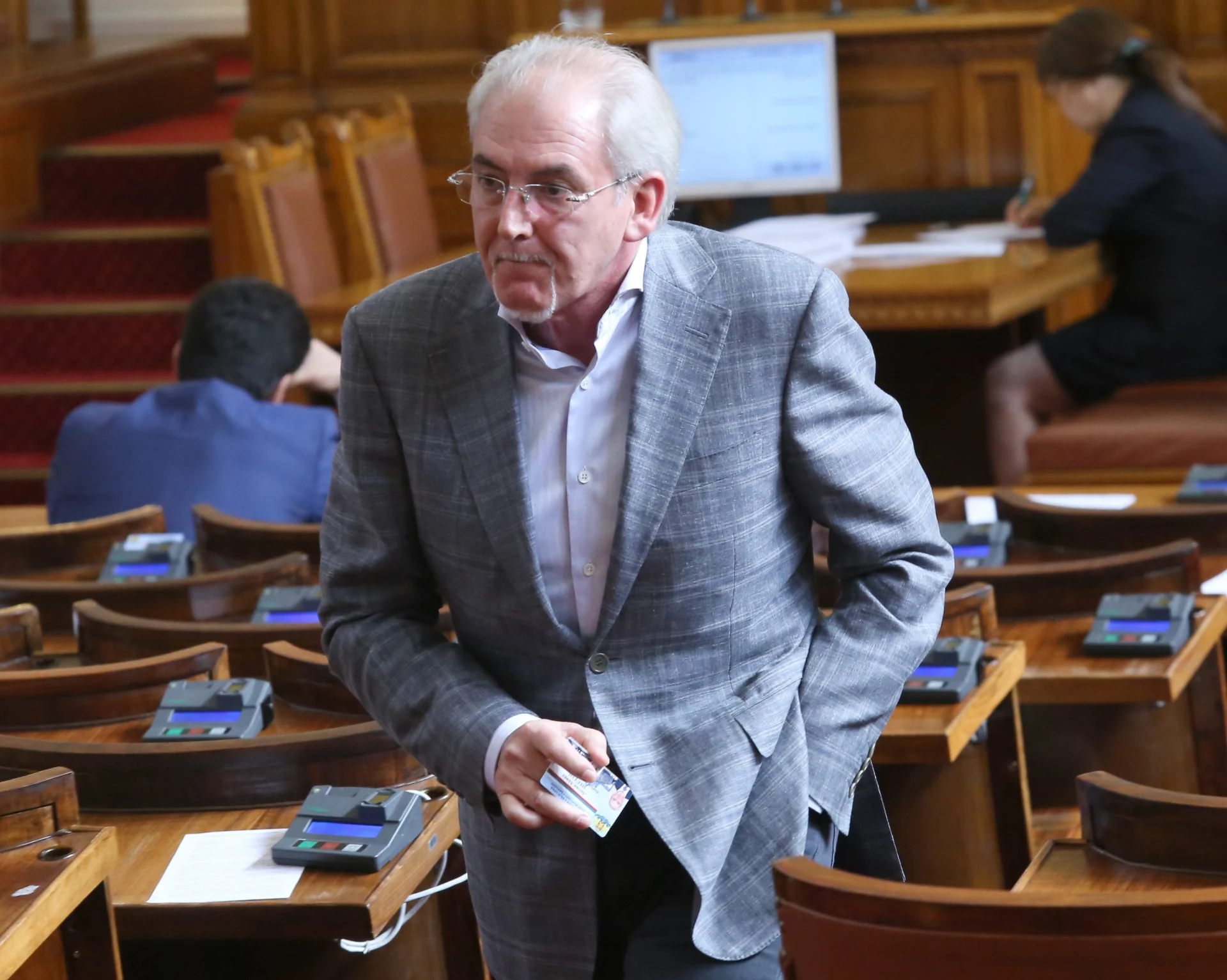Парламент Лютви Местан
