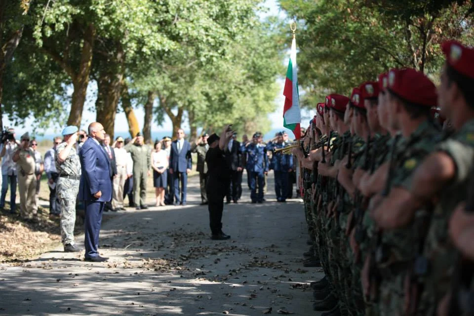 Бойко Борисов армия военни войници