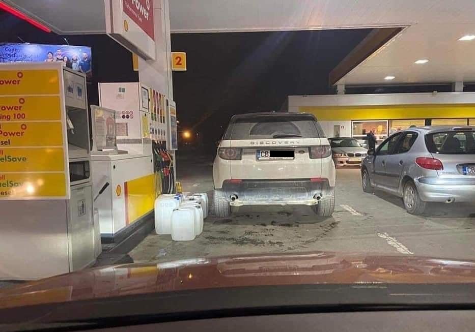 Горива - истерия - презапасяване - бензиностанция