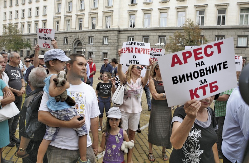 Протестиращите срещу съсипването на КТБ искат обезпечение в друга насока.