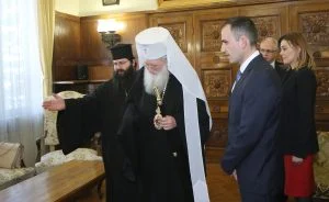 патриарх Неофит и митрополити от Светия Синод на БПЦ Българска патриаршия.