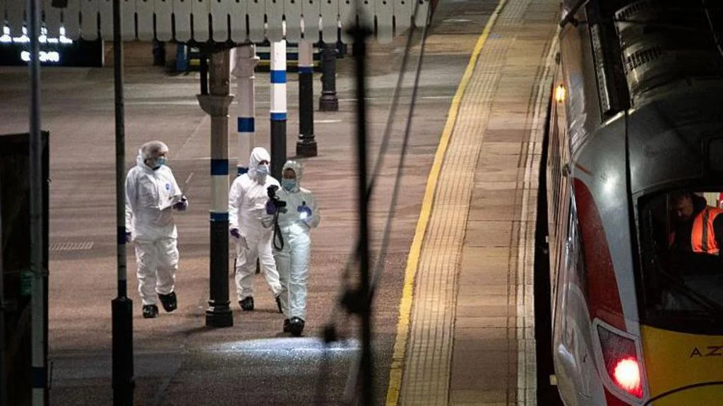 Нападателят с нож във влак в Източна Англия не е бил известен на службите