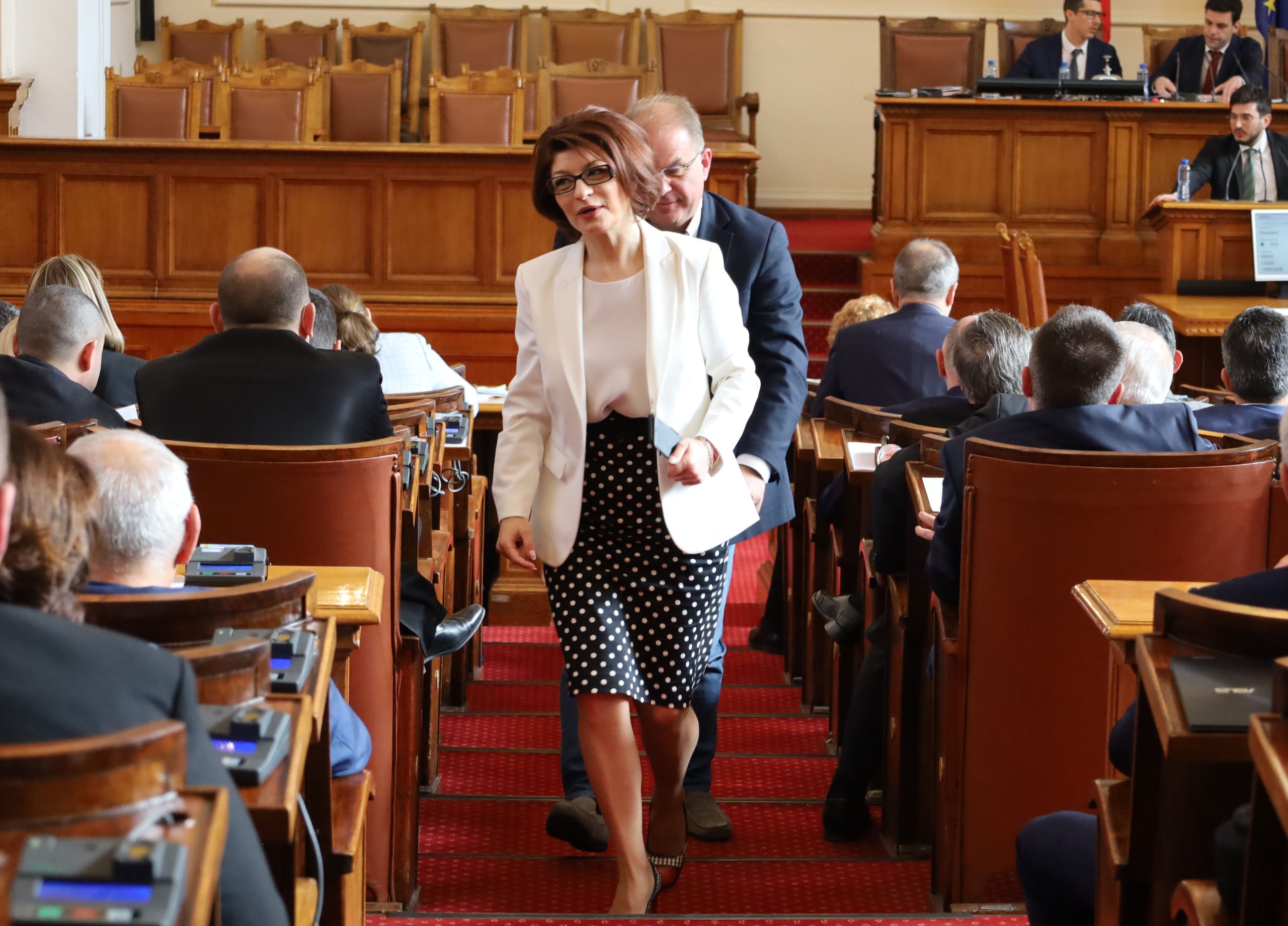 Парламент избор на управител на БНБ Десислава Атанасова