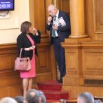 Парламент вот на недоверие към кабинета на Кирил Петков  Кронелия Нинова